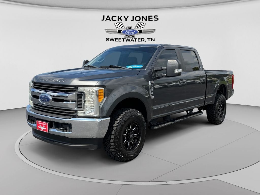 2017 Ford F-250 XL 4x4 Crew Cab 6-3/4' Box's photo